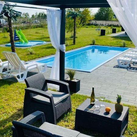 Domki Black Pearl Mielno Basen Sauna Jacuzzi Esterno foto