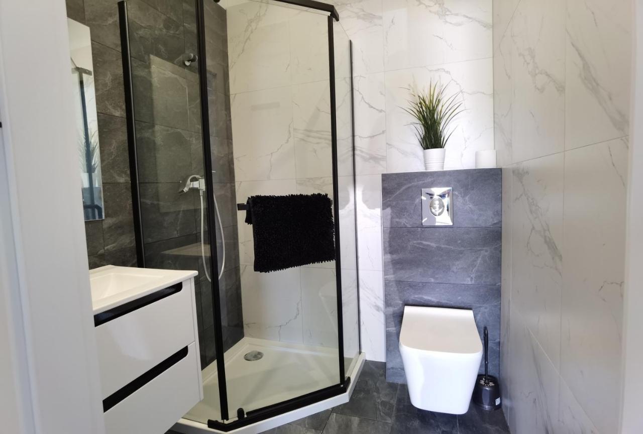 Domki Black Pearl Mielno Basen Sauna Jacuzzi Esterno foto